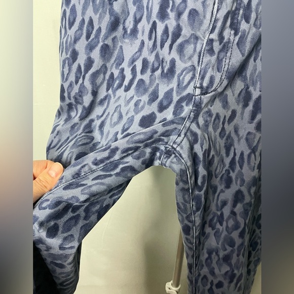 Pilcro Anthropologie Blue Wash Leopard Print Skinny Jeans - Picture 7 of 8